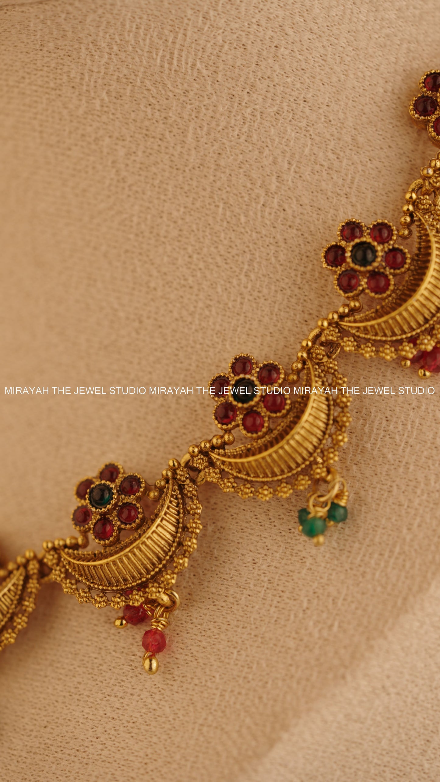 PUSHPA CHANDRIKA NECKLACE - RED AND GREEN
