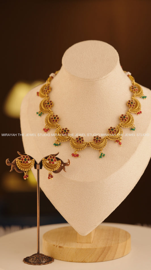 PUSHPA CHANDRIKA NECKLACE - RED AND GREEN