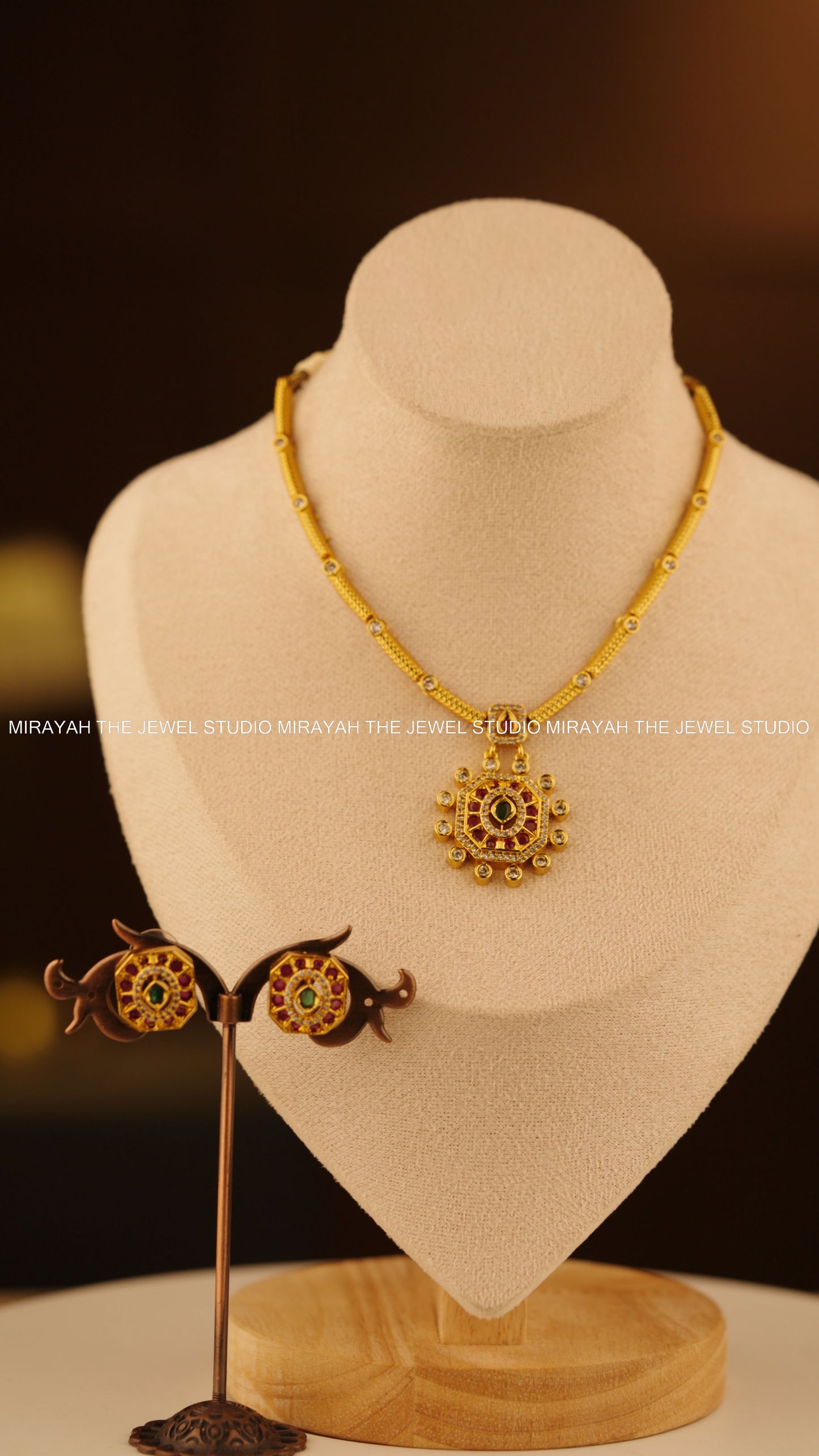 GOLDEN ORBIT NECKLACE