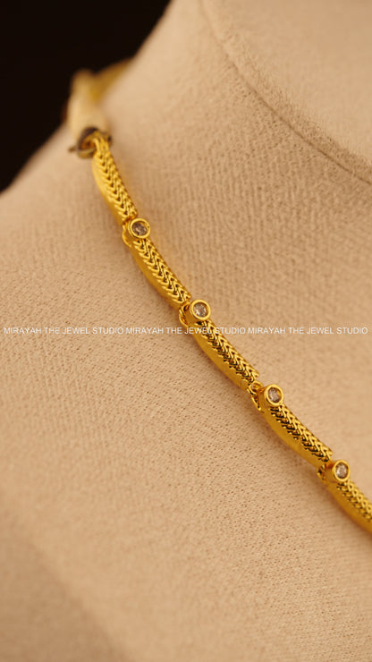 GOLDEN ORBIT NECKLACE