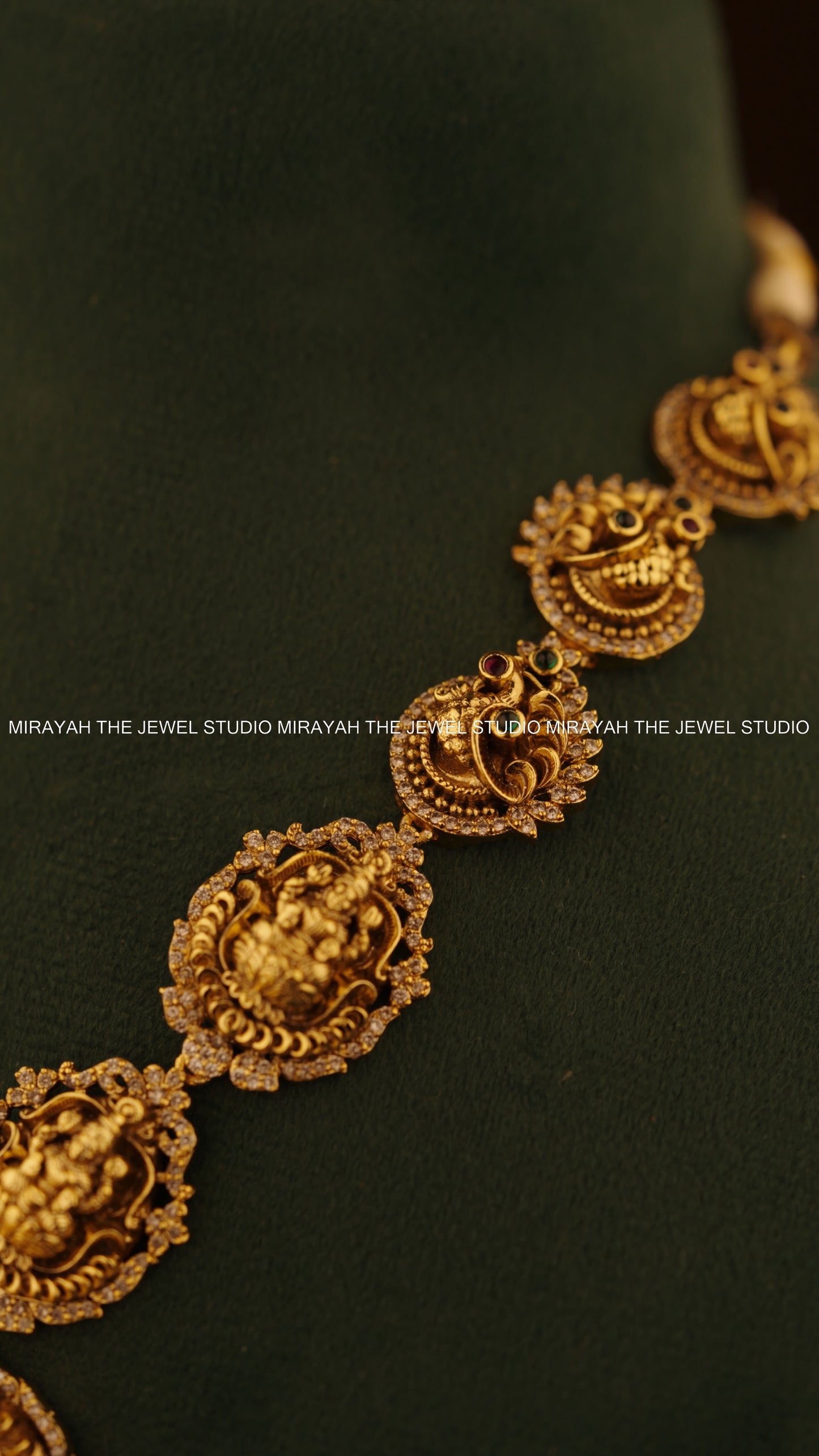 PREMIUM MAHARANI CREST NECKLACE