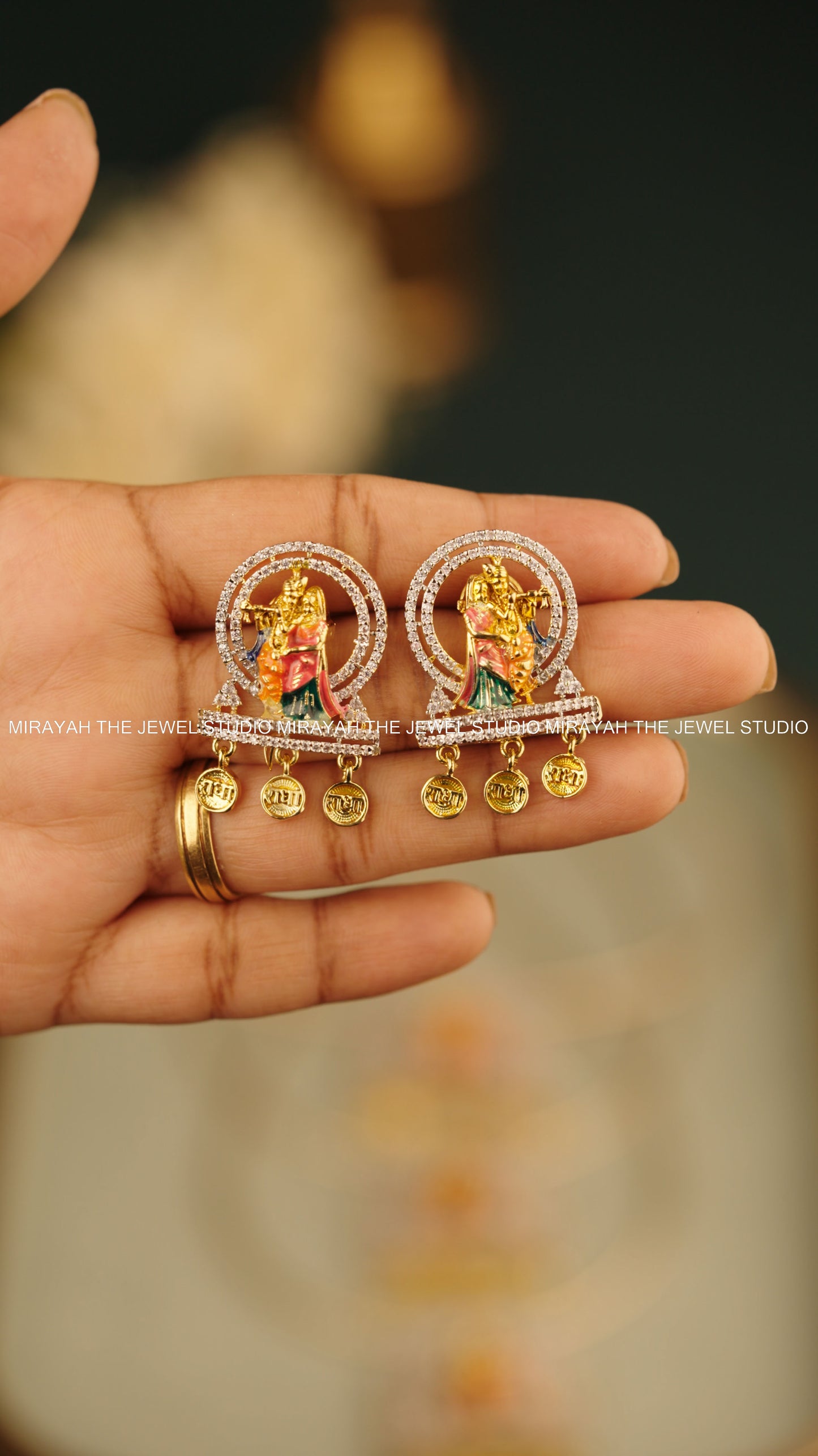 RADHEY SHYAM HASLI Necklace (with detachable pendant)