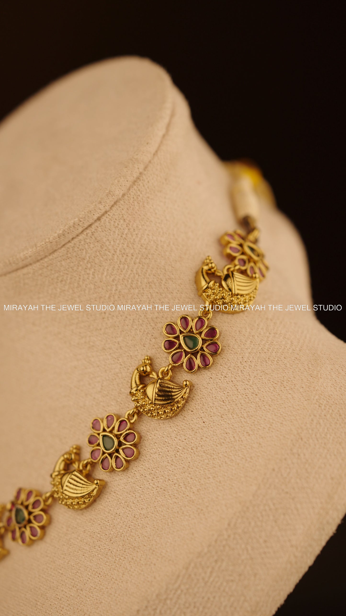 PREMIUM PEACOCK PETALS NECKLACE