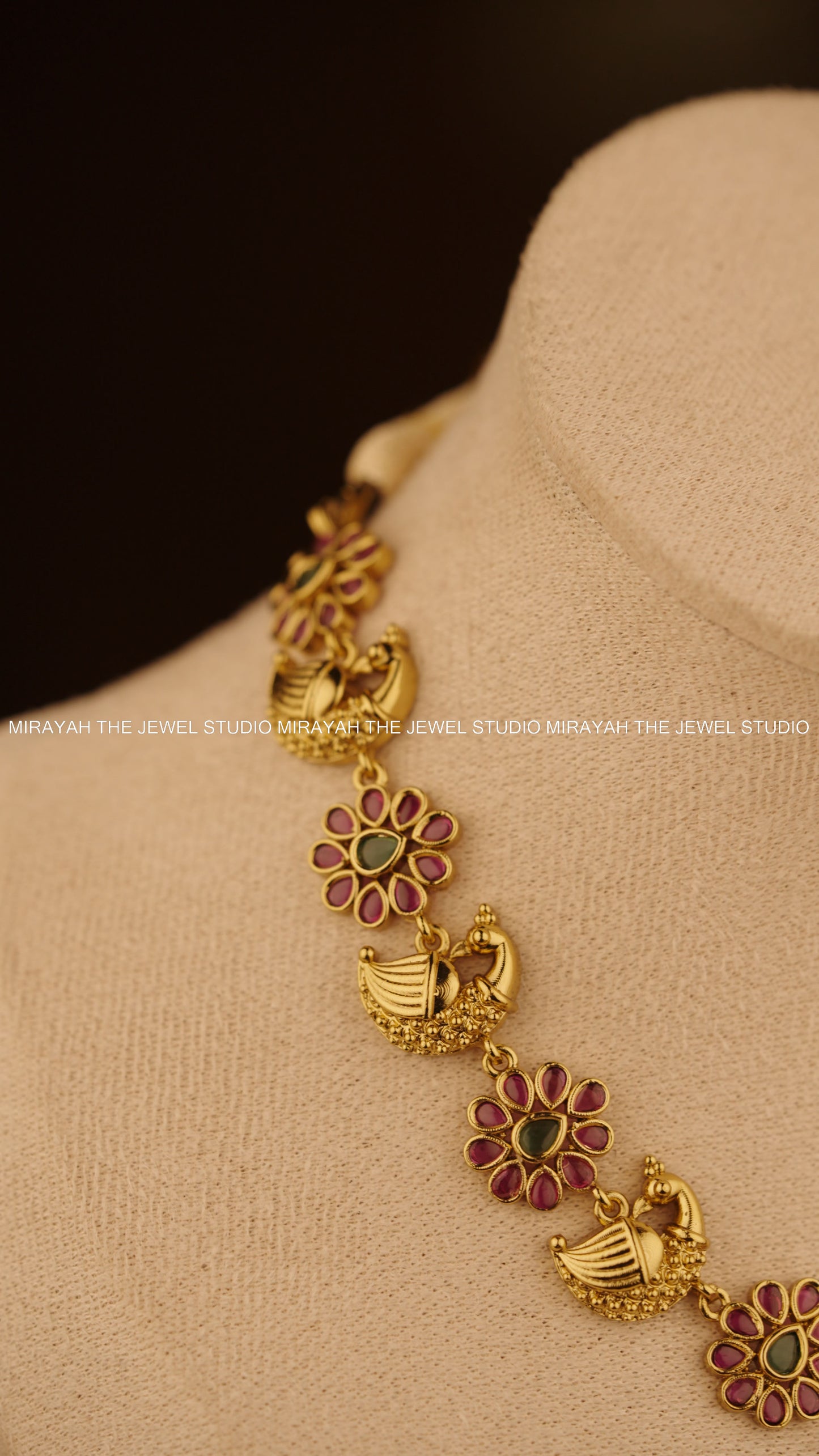 PREMIUM PEACOCK PETALS NECKLACE