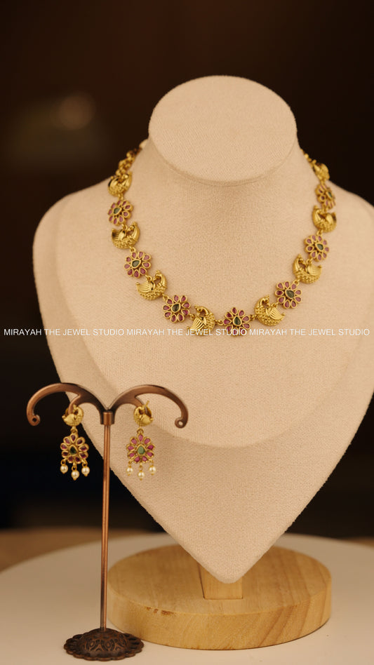 PREMIUM PEACOCK PETALS NECKLACE