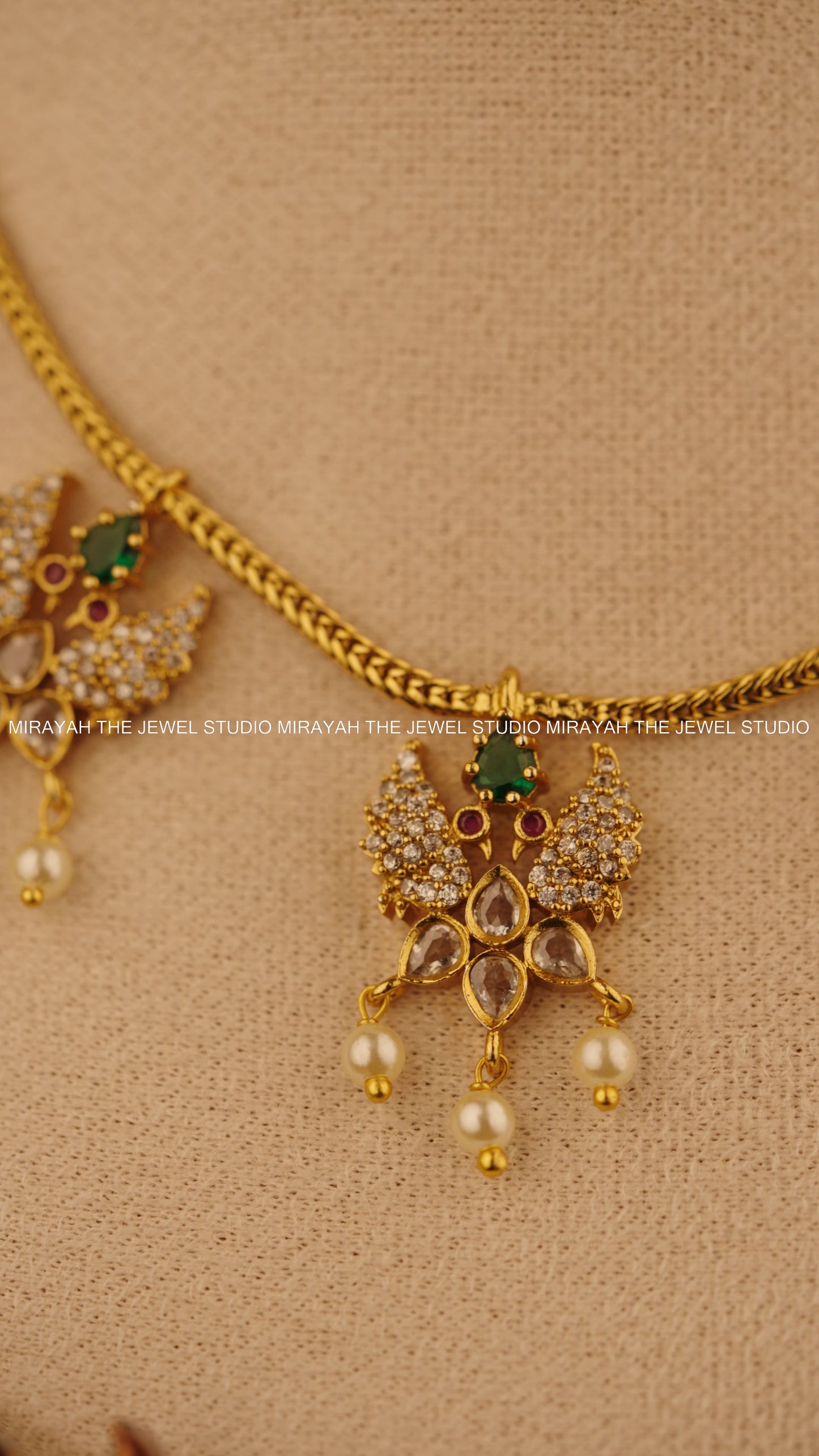 GOLDEN SWAN NECKLACE/CHOKER - EMERALD