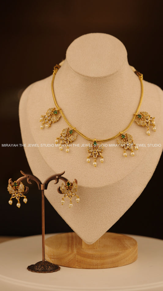 GOLDEN SWAN NECKLACE/CHOKER - EMERALD