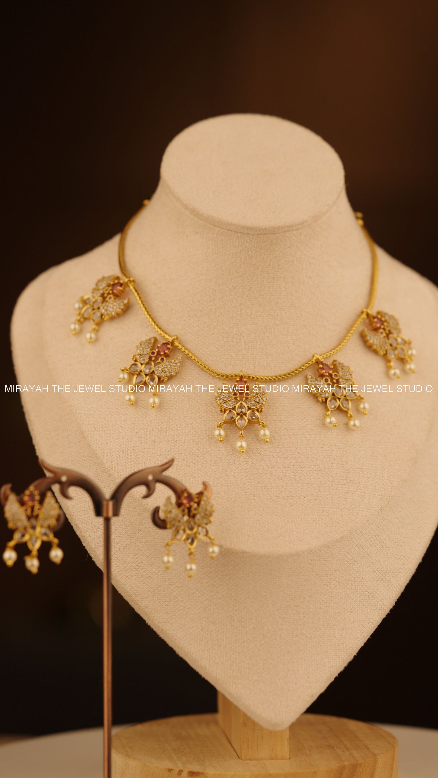 GOLDEN SWAN NECKLACE/CHOKER - RUBY