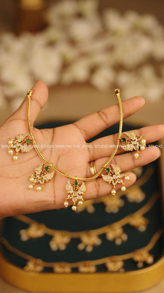 GOLDEN SWAN NECKLACE/CHOKER - EMERALD