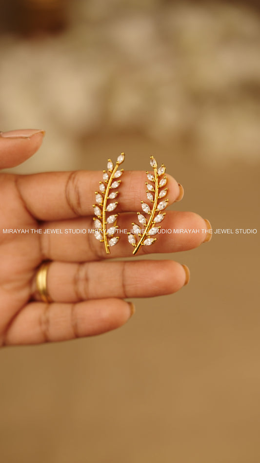 CRYSTAL VINE EARCUFF