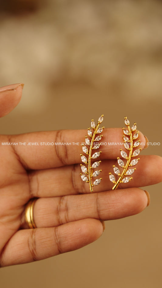 CRYSTAL VINE EARCUFF
