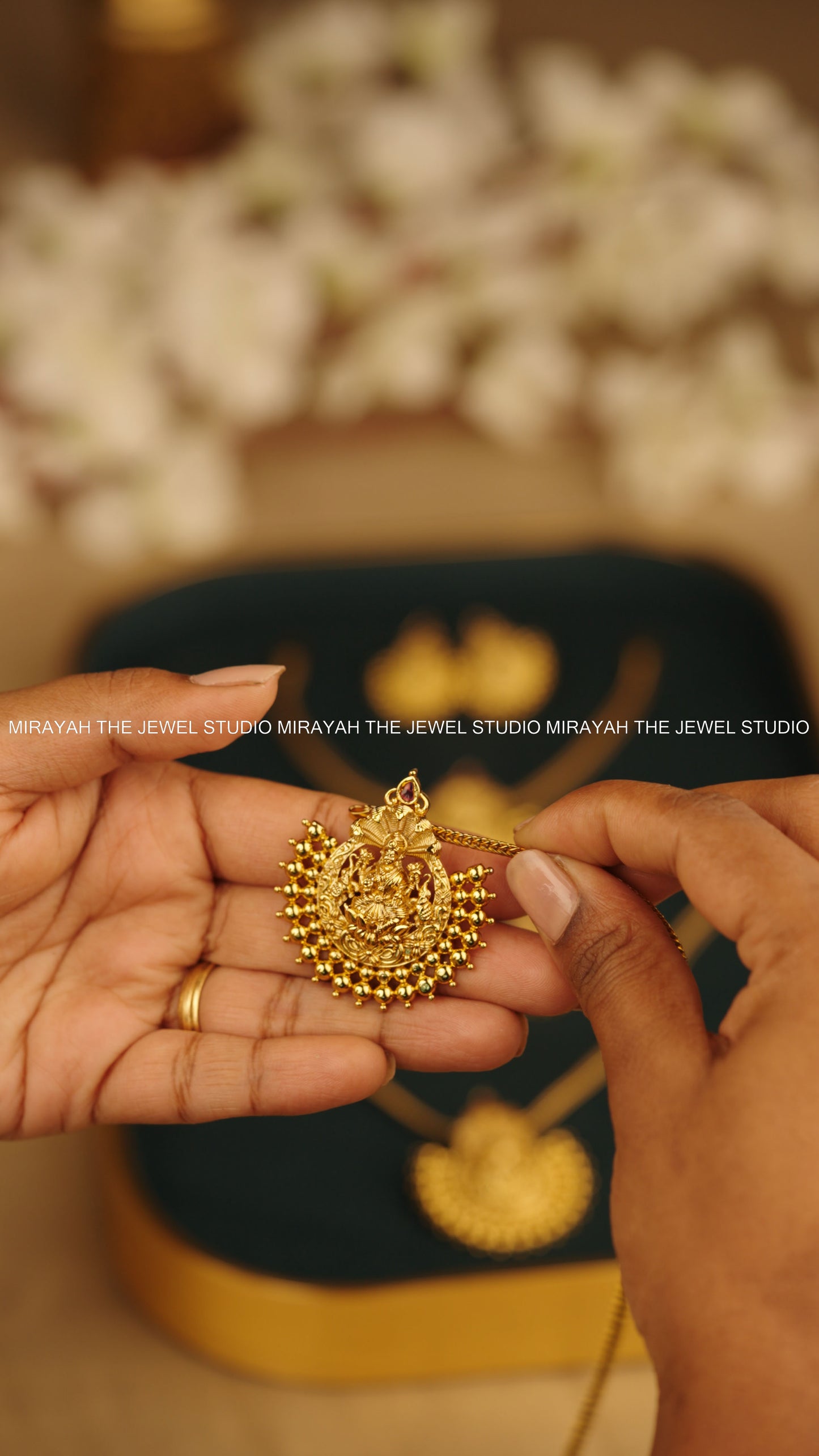 SHRI SAMPADA NECKLACE (WITH DETACHABLE PENDANT)