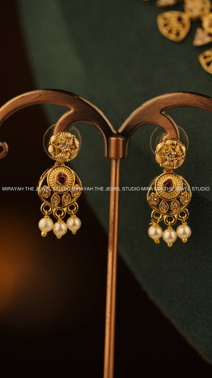 ROYAL PETALS NECKLACE