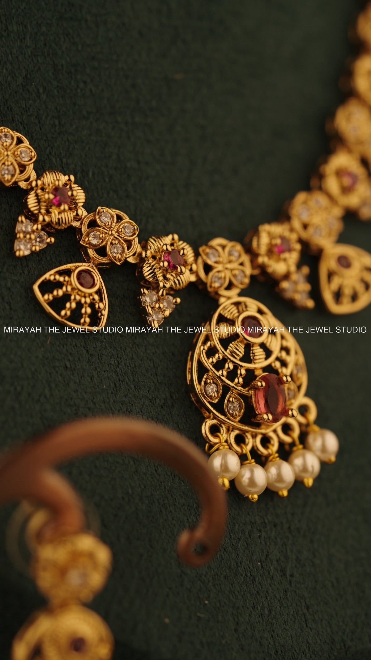 ROYAL PETALS NECKLACE