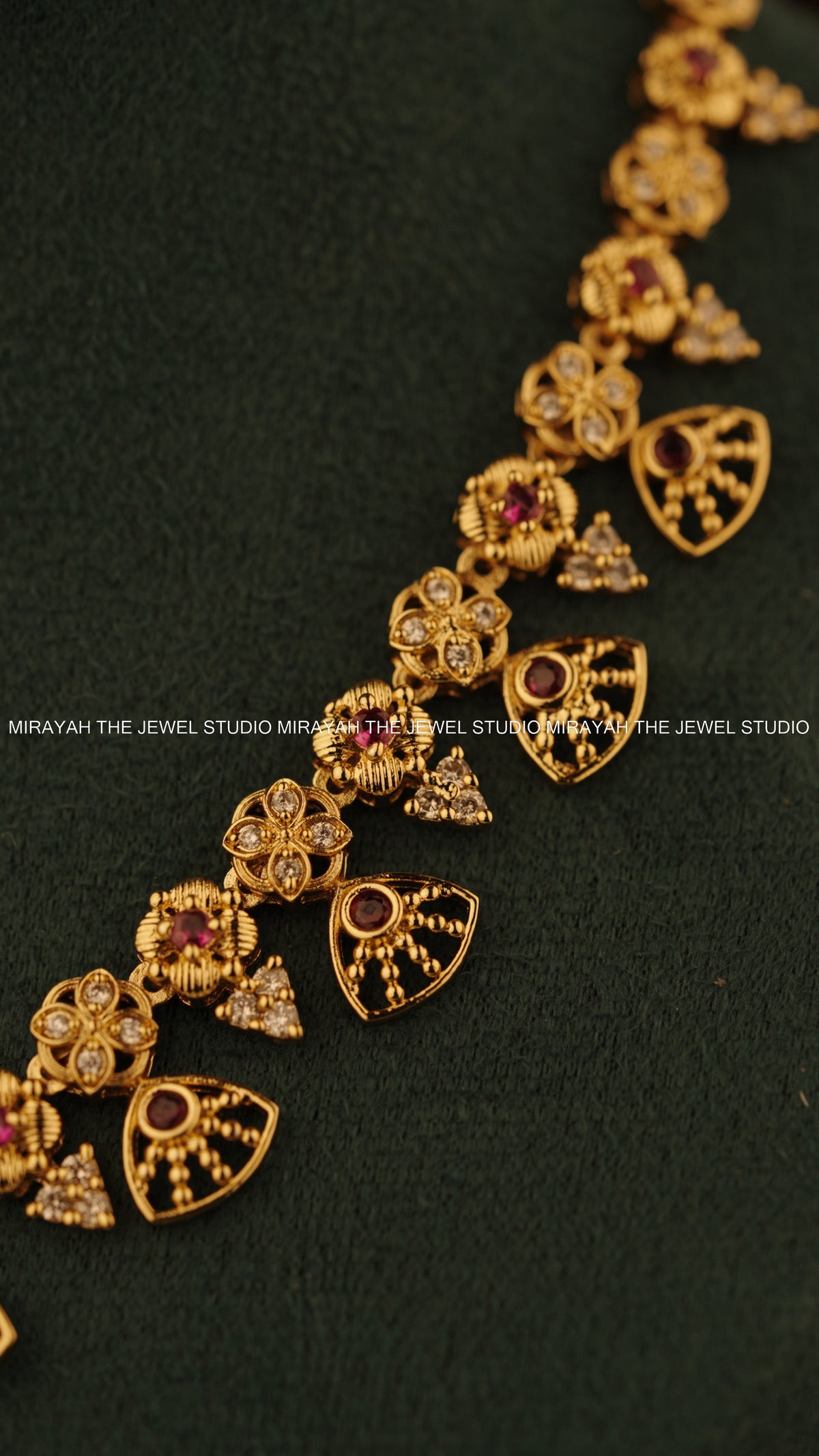 ROYAL PETALS NECKLACE