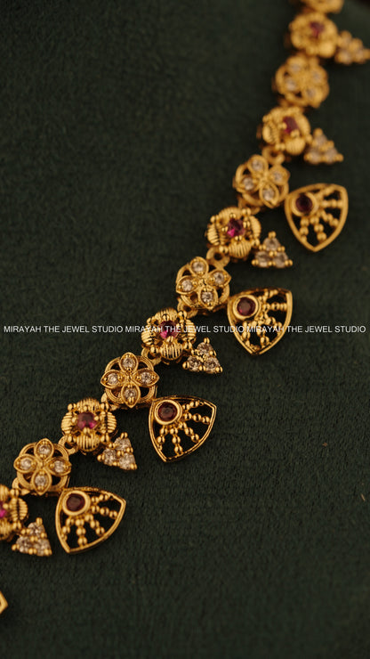 ROYAL PETALS NECKLACE