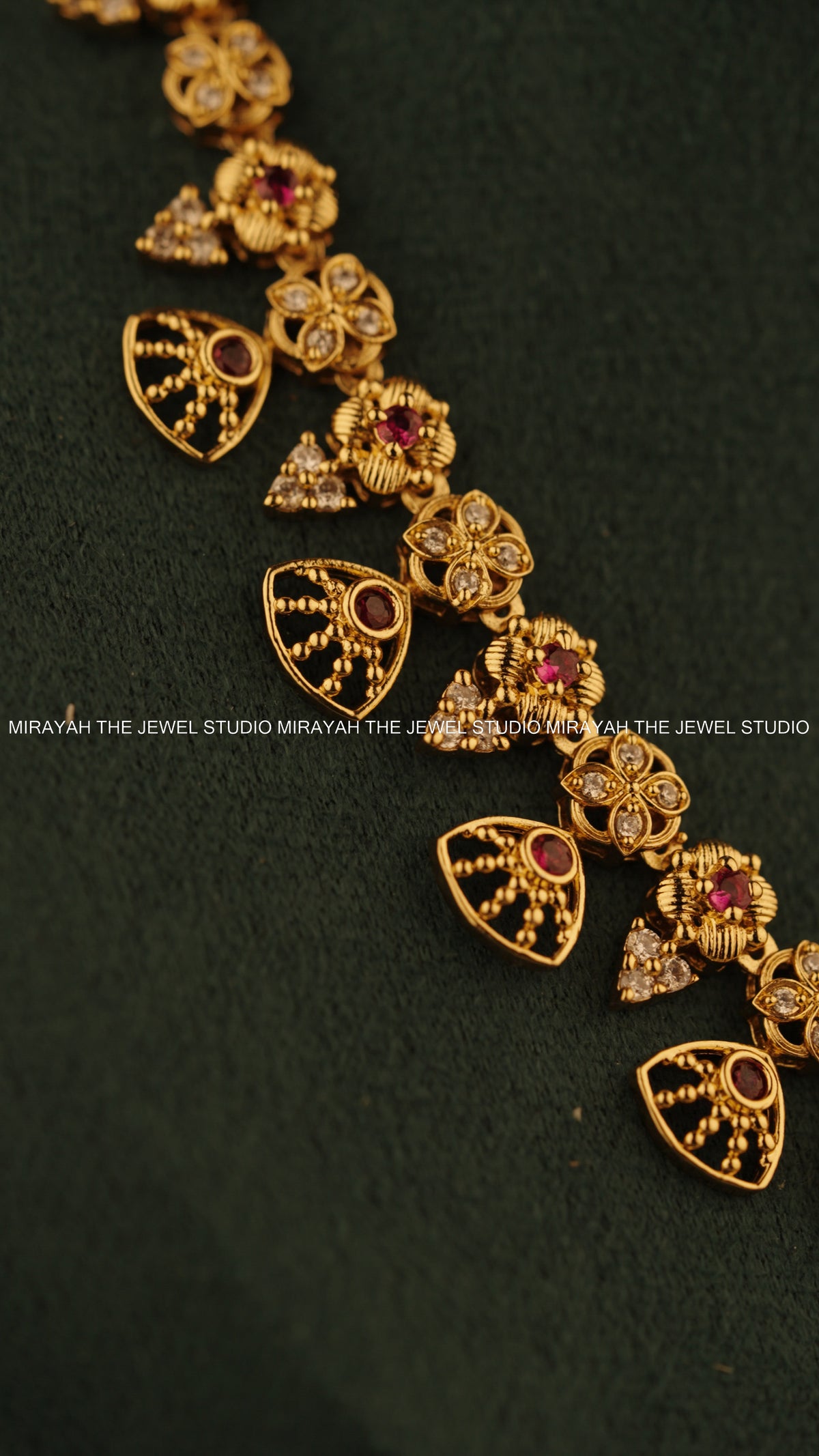 ROYAL PETALS NECKLACE
