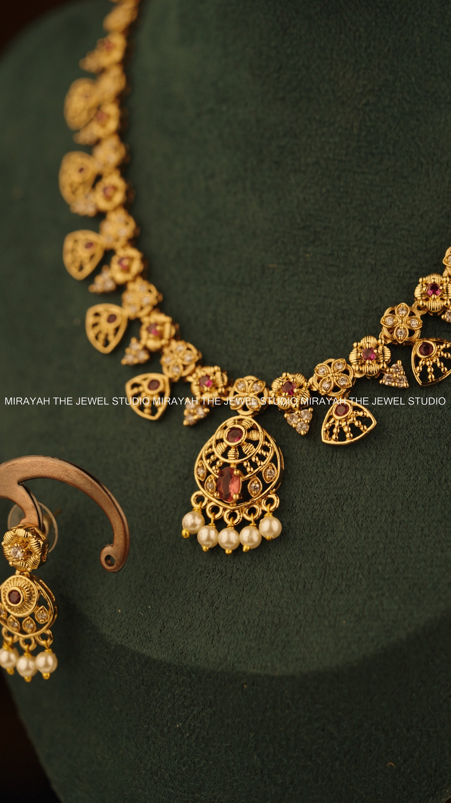 ROYAL PETALS NECKLACE