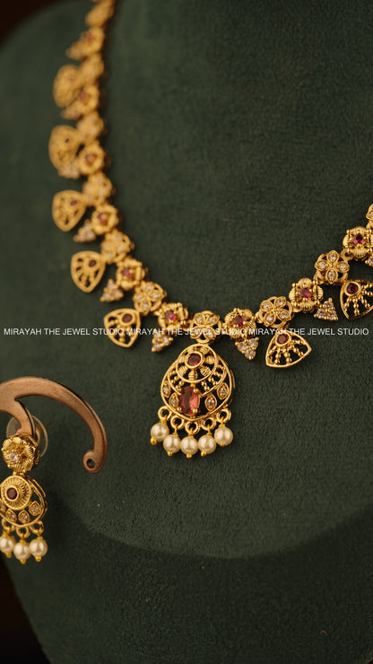 ROYAL PETALS NECKLACE