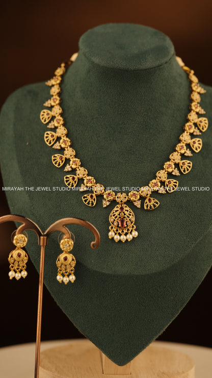 ROYAL PETALS NECKLACE