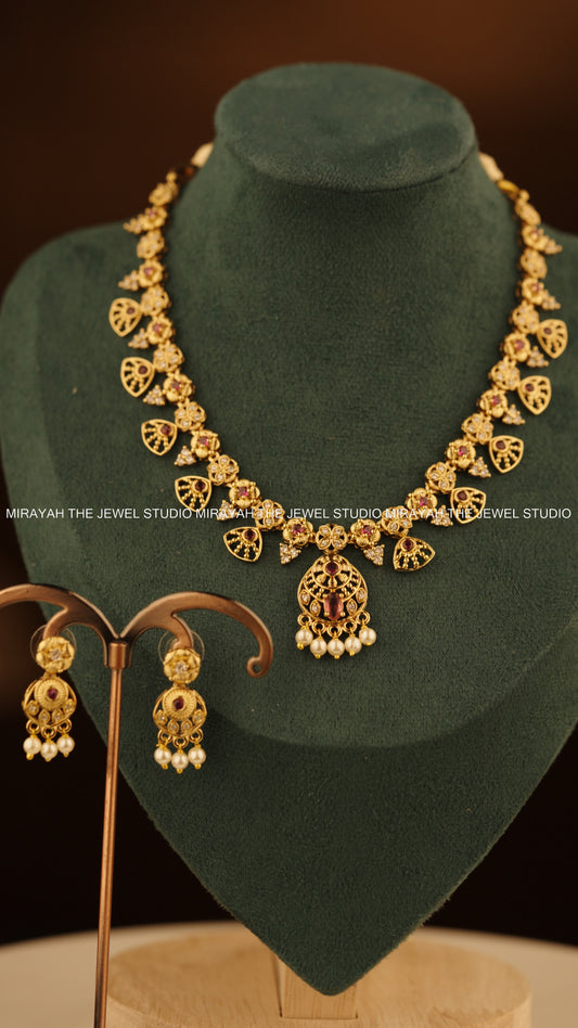 ROYAL PETALS NECKLACE
