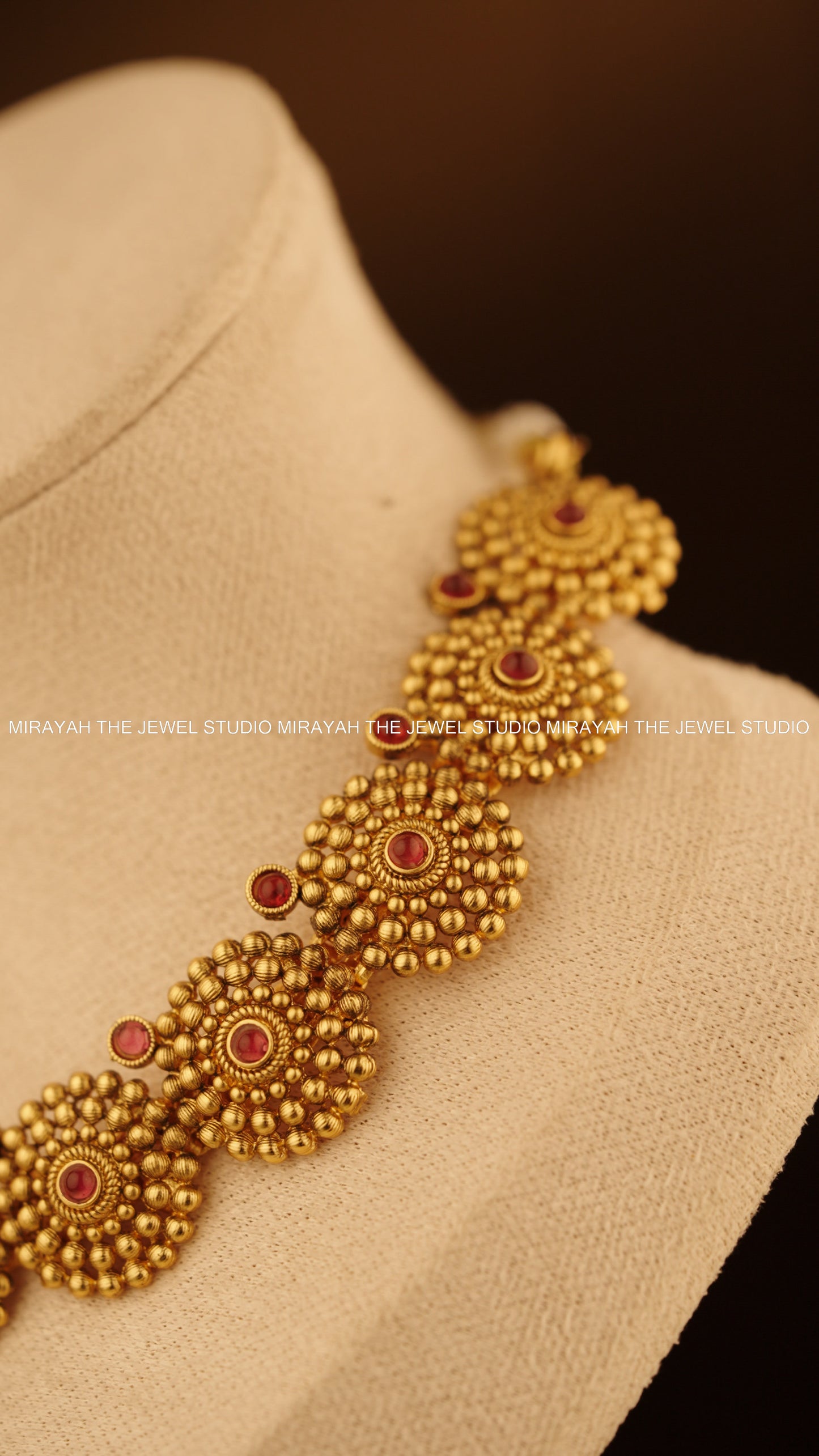 ROUND FLORAL NECKLACE - RED