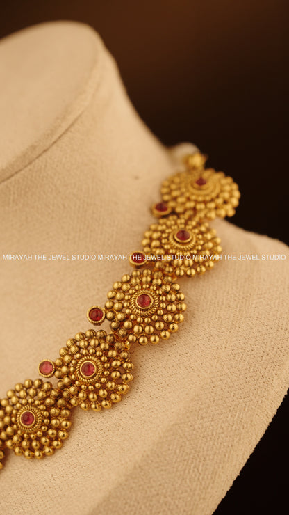 ROUND FLORAL NECKLACE - RED