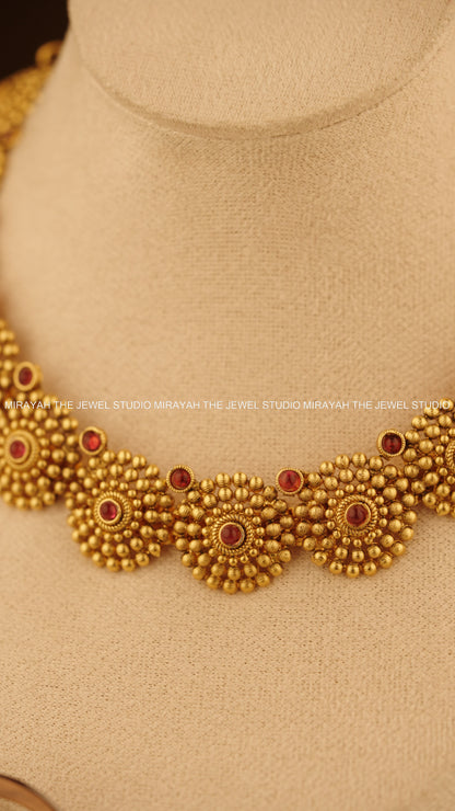 ROUND FLORAL NECKLACE - RED