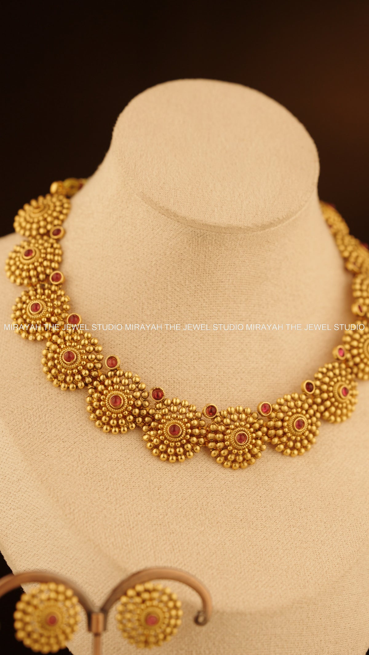 ROUND FLORAL NECKLACE - RED