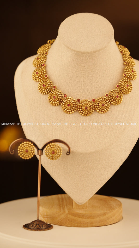 ROUND FLORAL NECKLACE - RED
