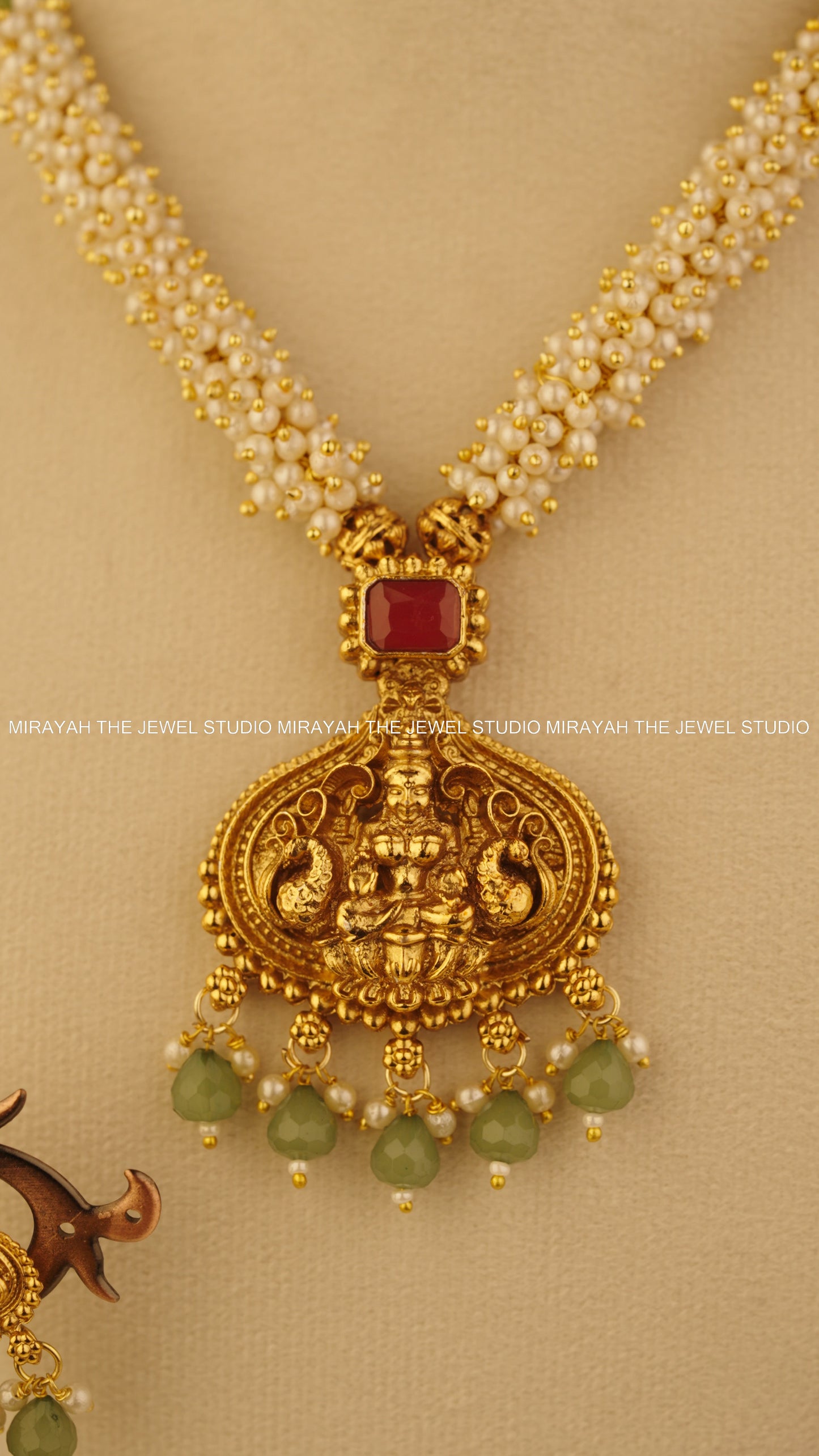 PEARL DIVYA NECKLACE - PASTEL GREEN