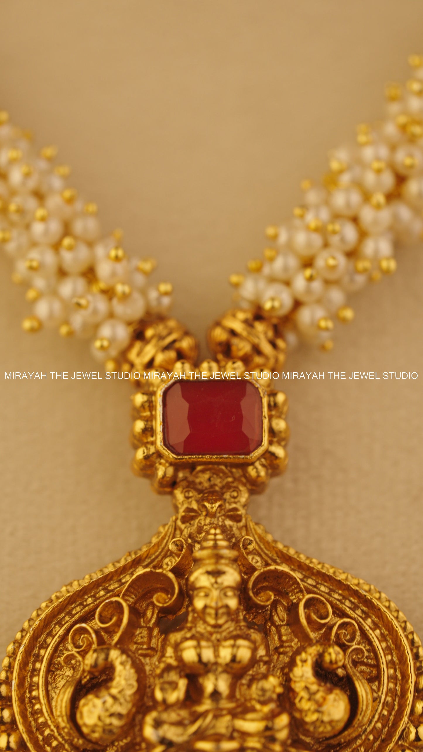 PEARL DIVYA NECKLACE - PASTEL GREEN