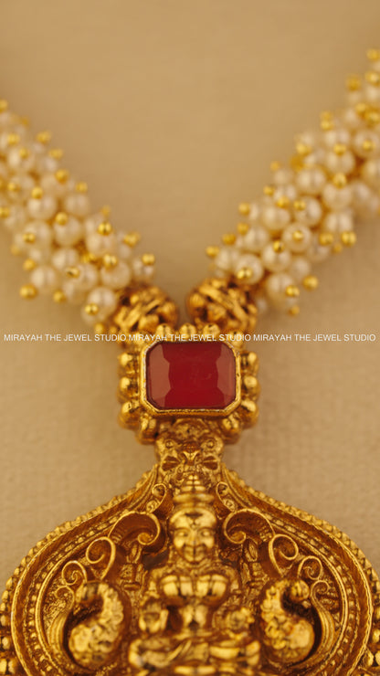PEARL DIVYA NECKLACE - PASTEL GREEN