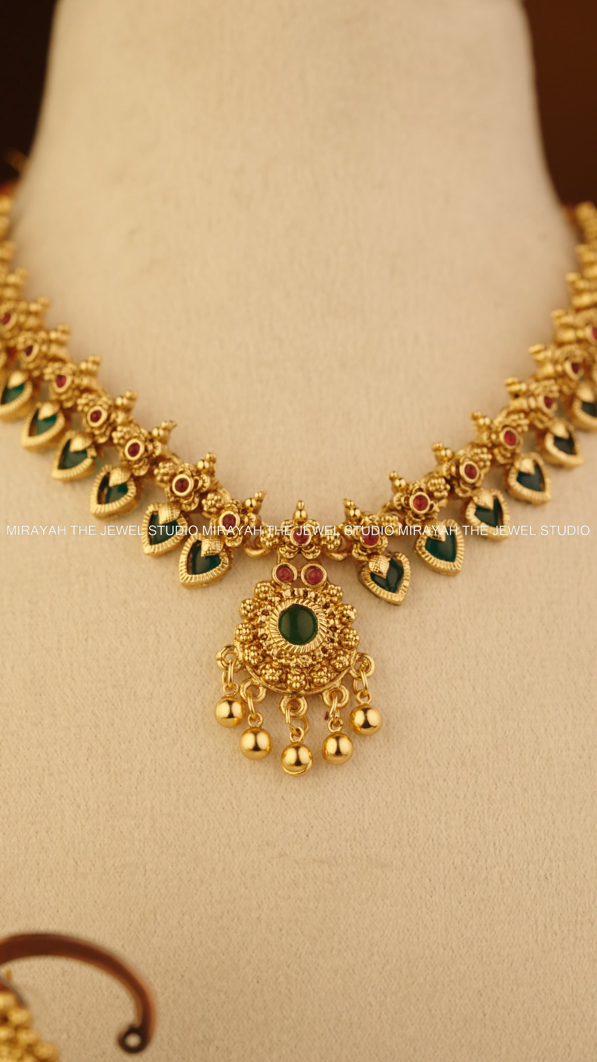 MALLIGAI NECKLACE - GREEN