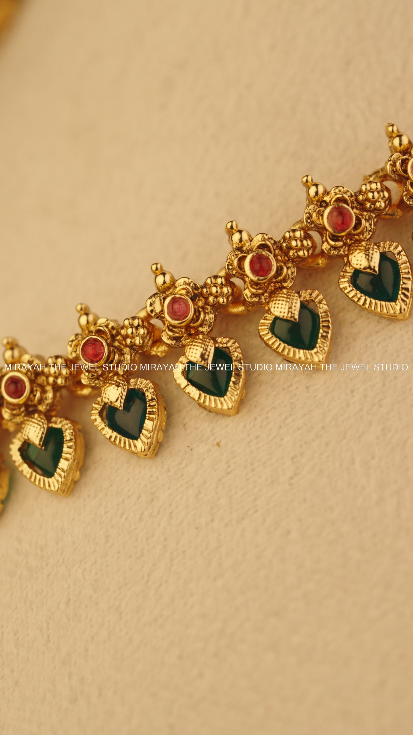 MALLIGAI NECKLACE - GREEN