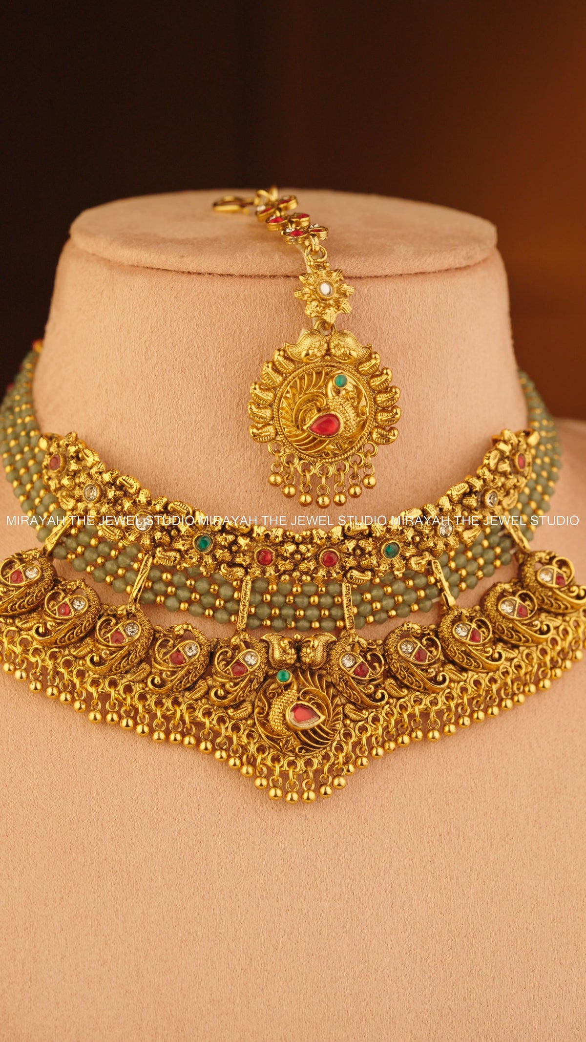 RATNA VAIBHAVA CHOKER