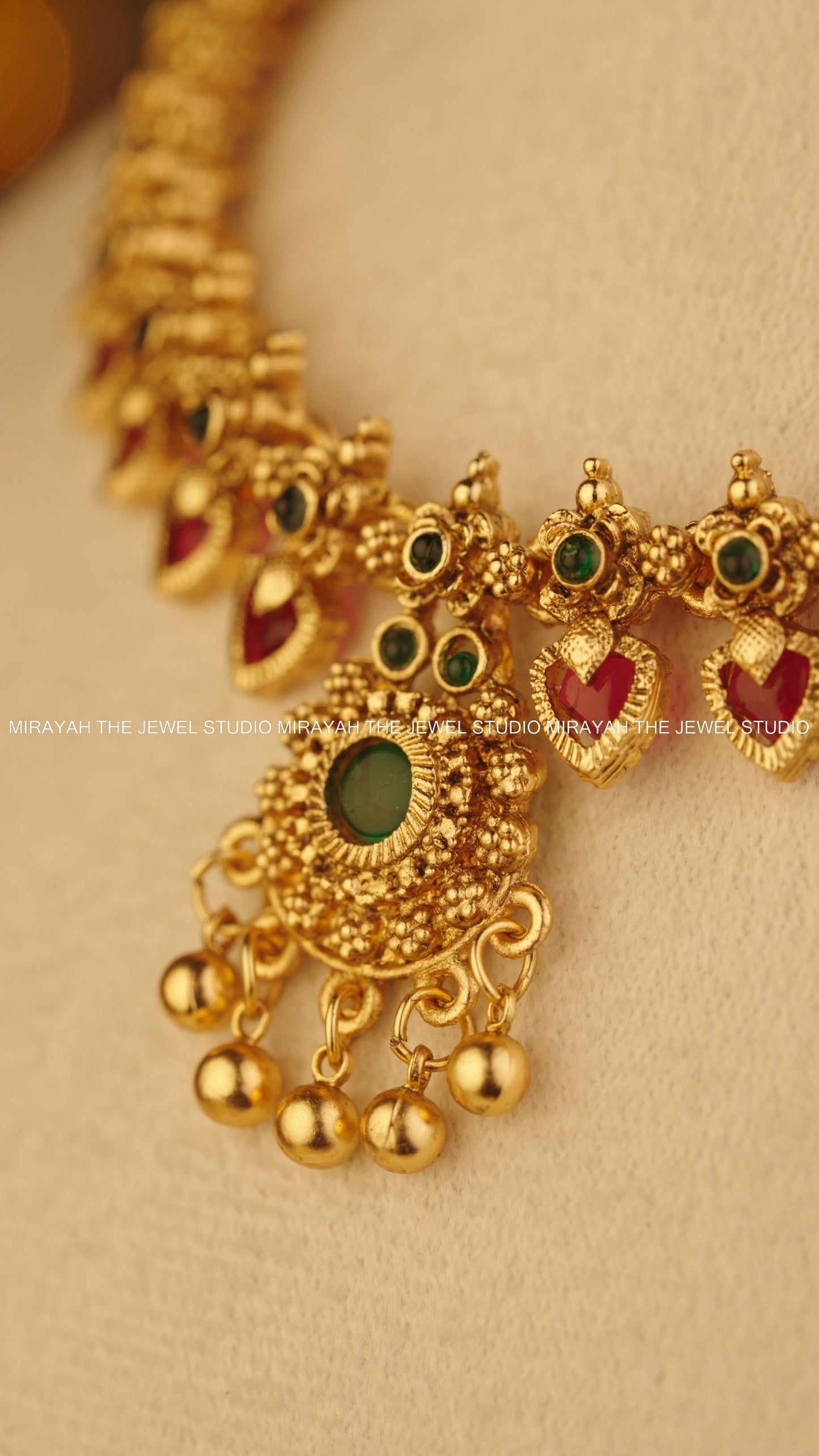 MALLIGAI NECKLACE - RED