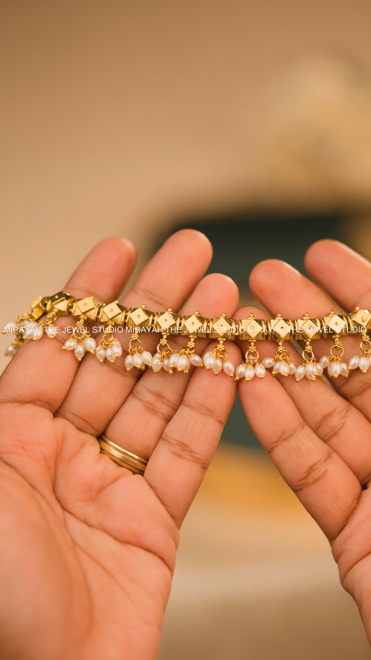 MOTI RAJATA NECKLACE