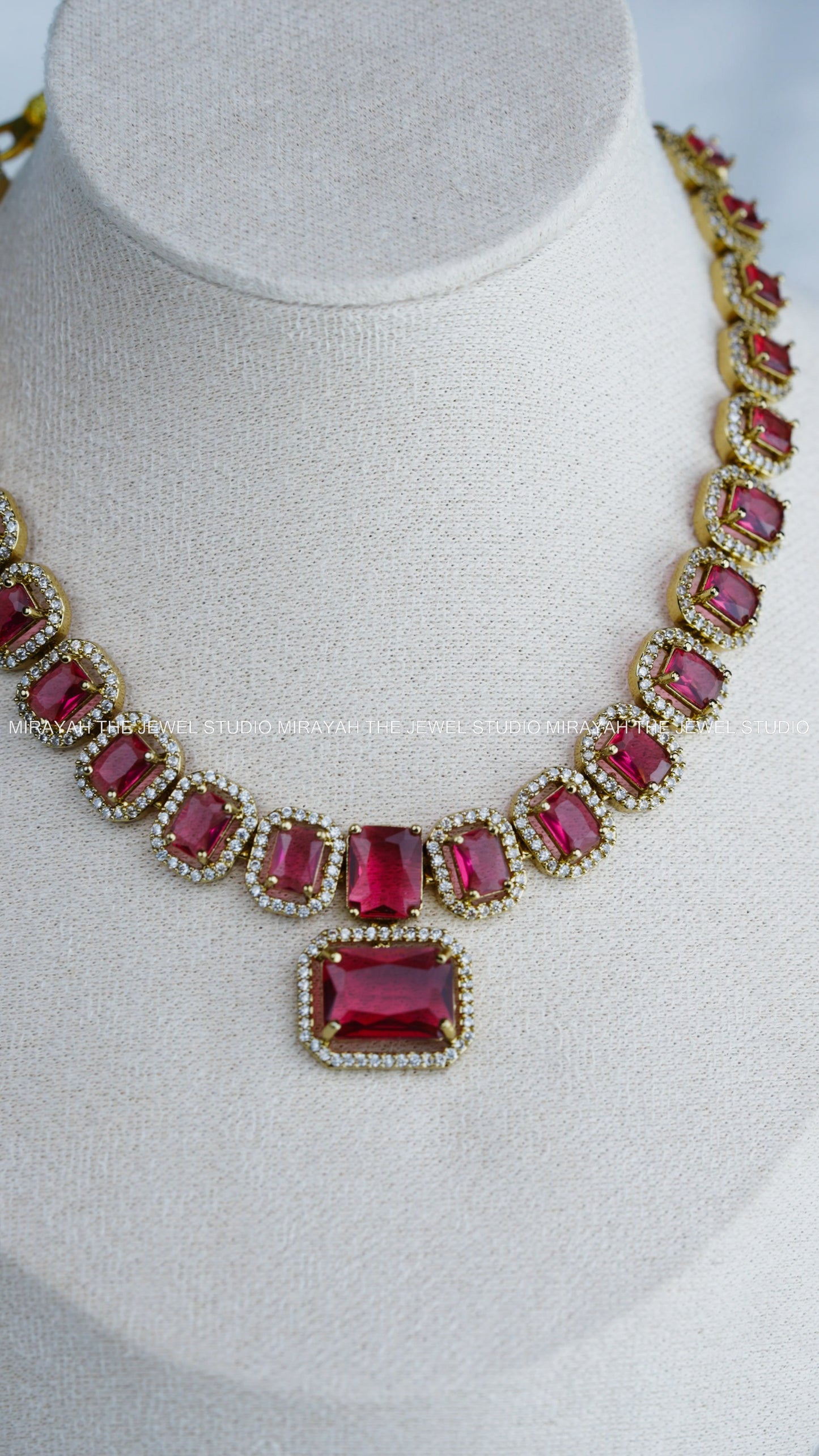 VICTORIAN BOX SEQUENCE NECKLACE - RED
