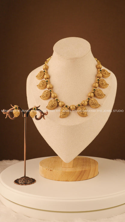 MANGO MUSE NECKLACE - GREEN