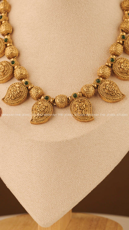 MANGO MUSE NECKLACE - GREEN