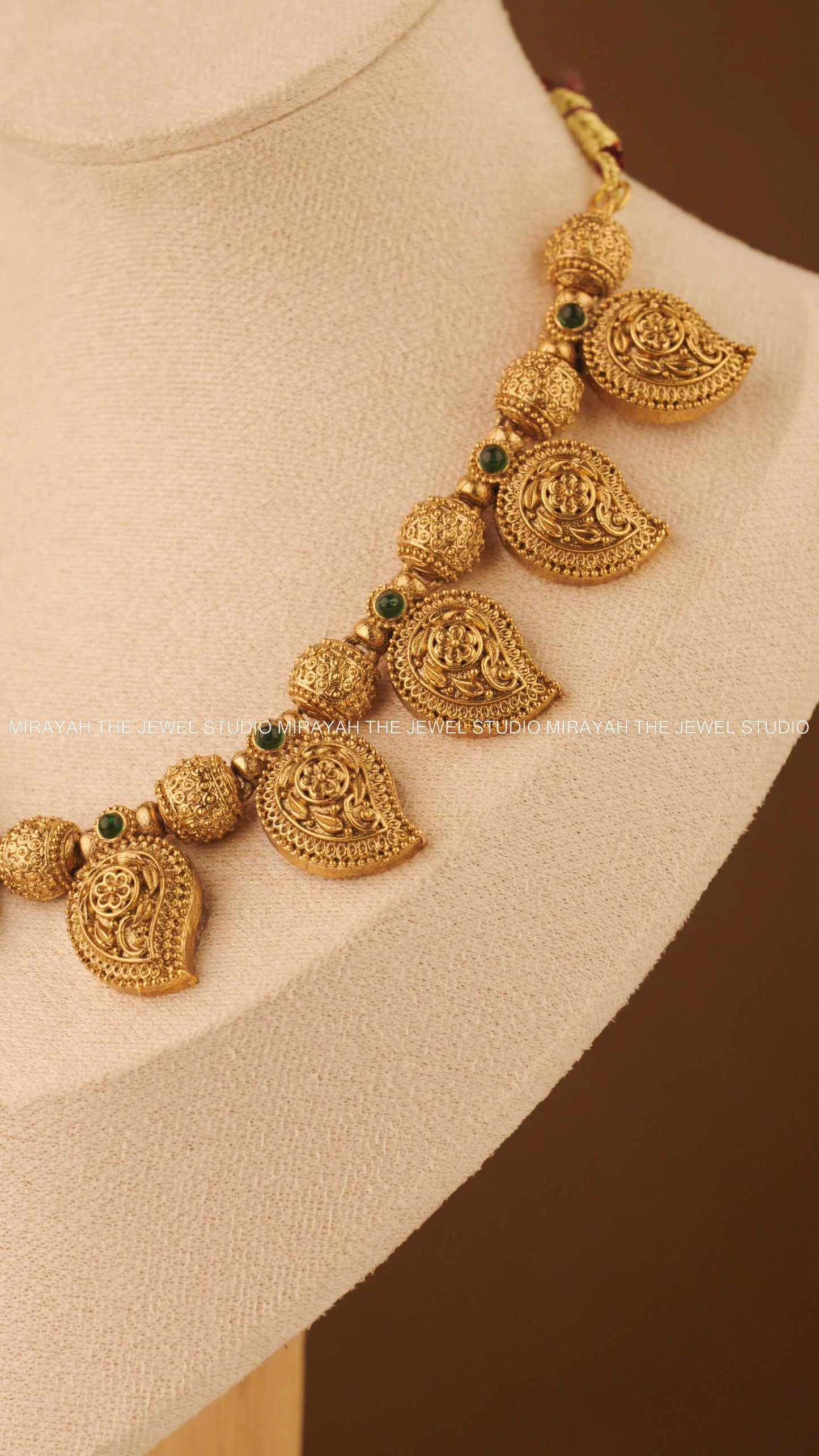 MANGO MUSE NECKLACE - GREEN