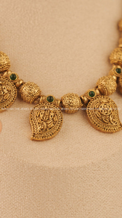 MANGO MUSE NECKLACE - GREEN