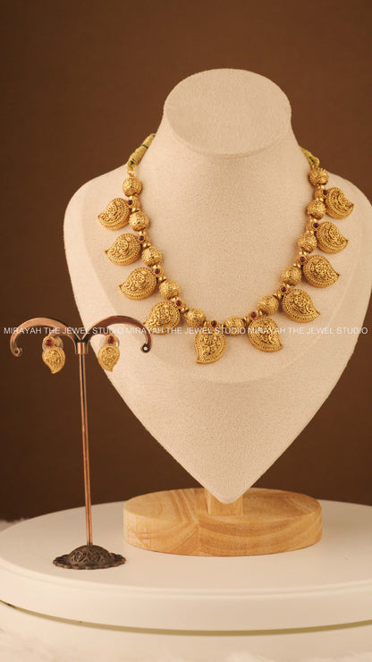 MANGO MUSE NECKLACE - RED