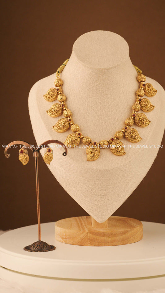 MANGO MUSE NECKLACE - RED