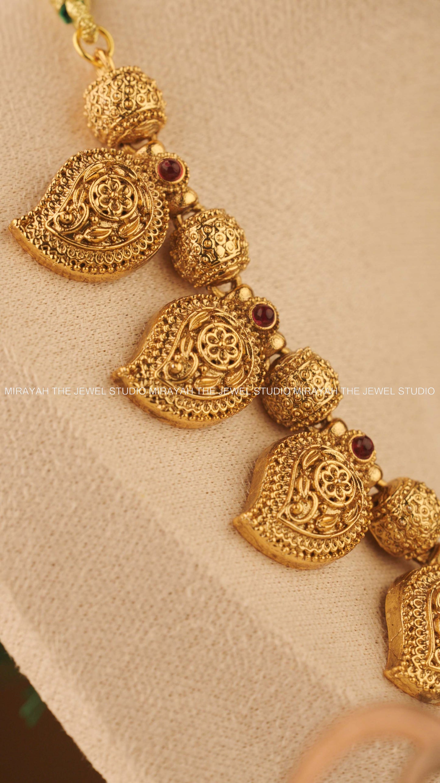 MANGO MUSE NECKLACE - RED