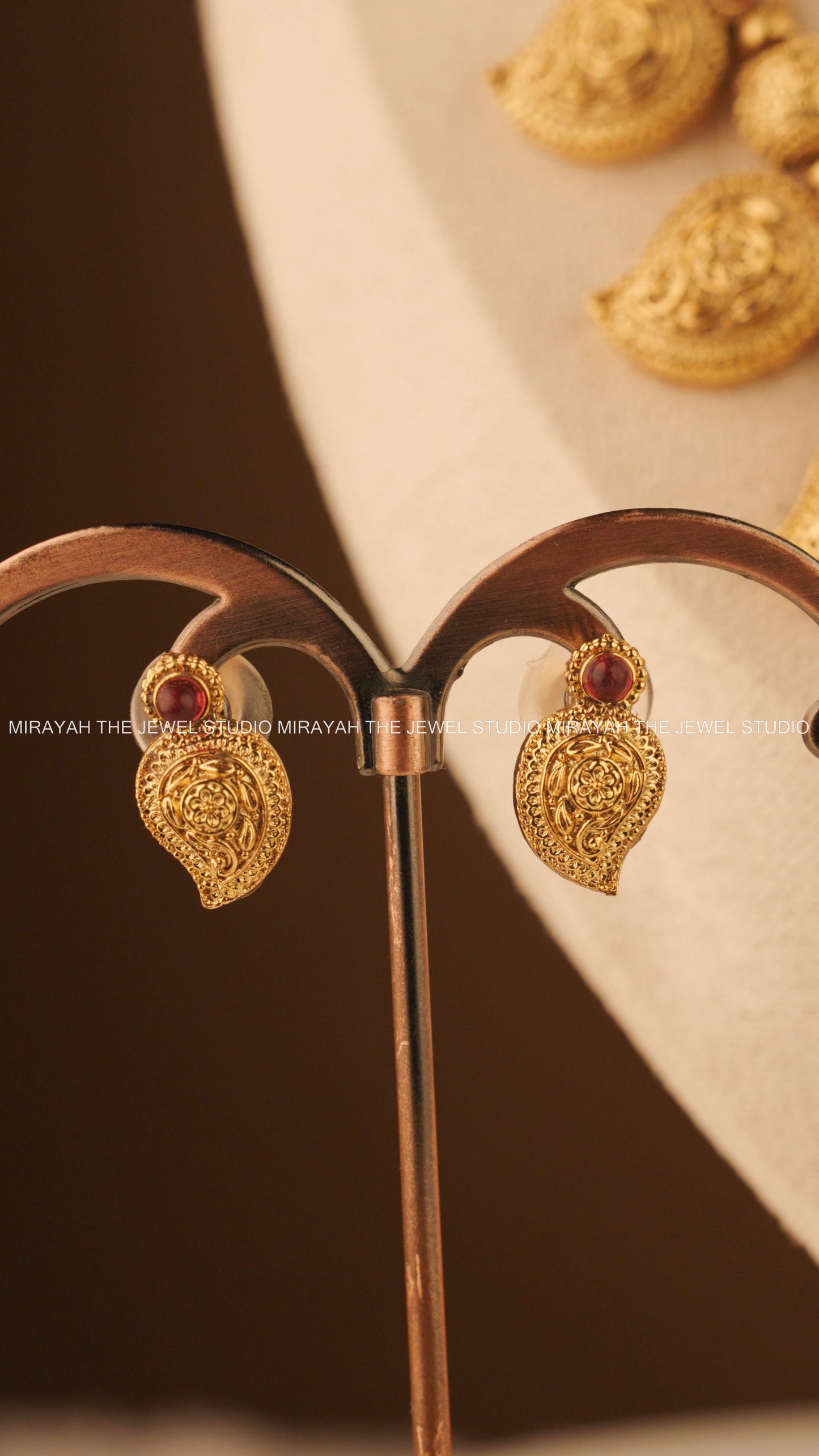 MANGO MUSE NECKLACE - RED