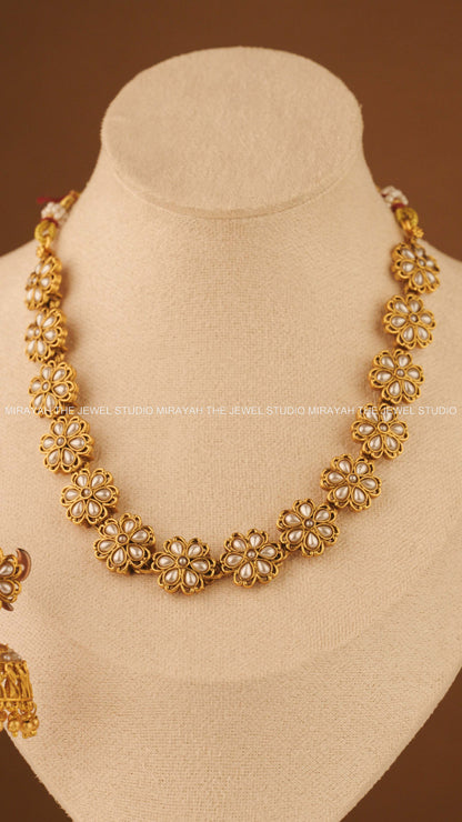 MYSTIC BLOOM NECKLACE - WHITE