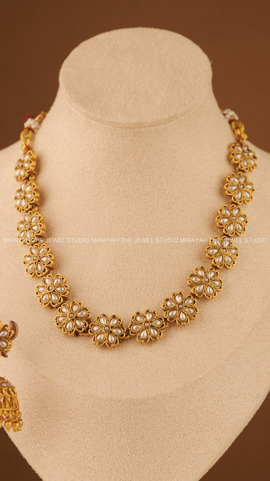 MYSTIC BLOOM NECKLACE - WHITE