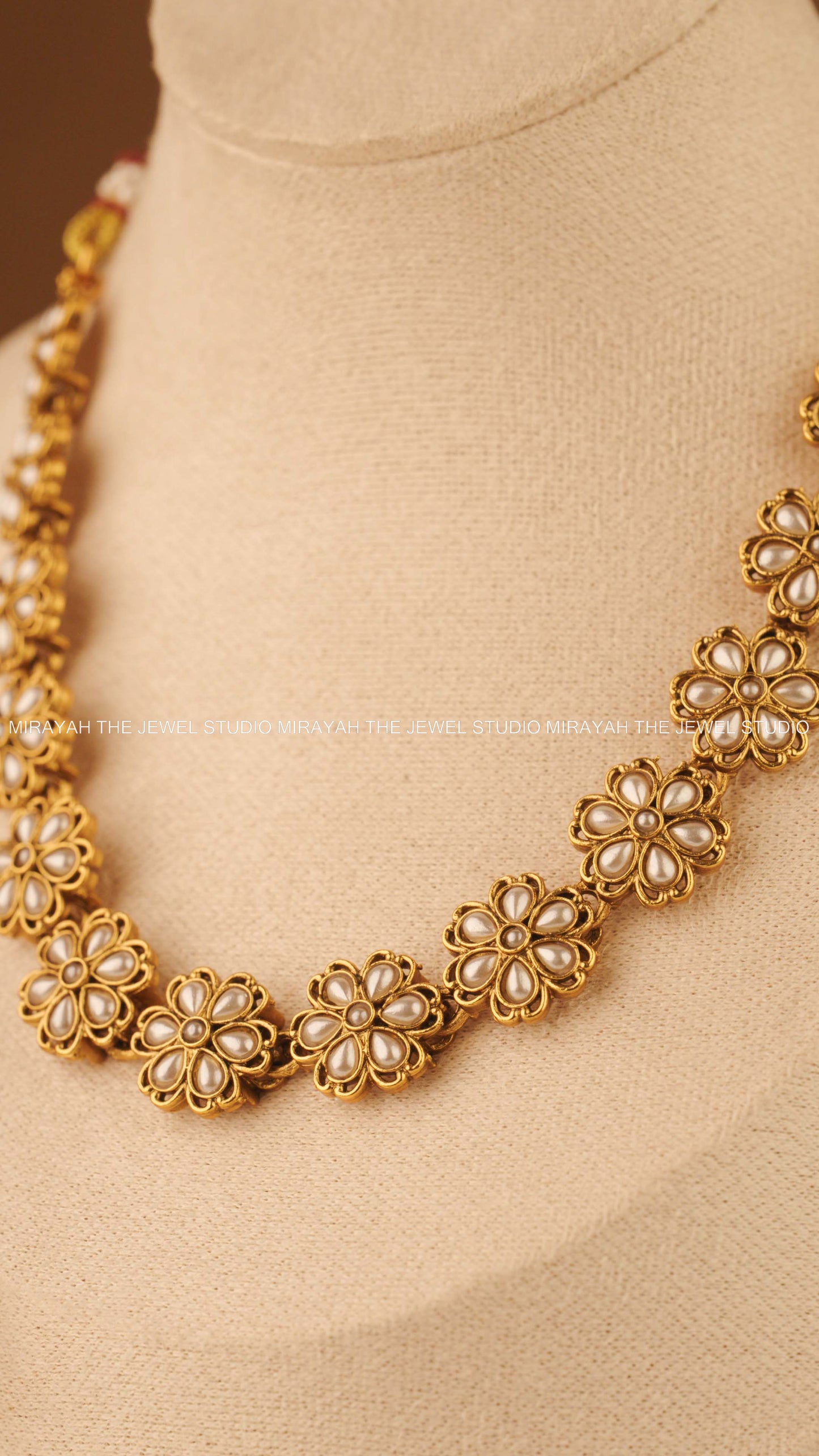 MYSTIC BLOOM NECKLACE - WHITE